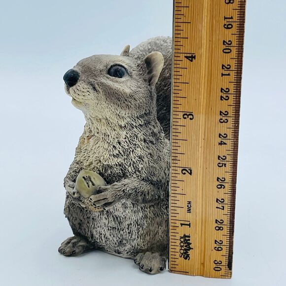 Vintage Castagna Realistic Gray Squirrel Holding Nut Figurine Made in Italy 1988 - Picture 7 of 10
